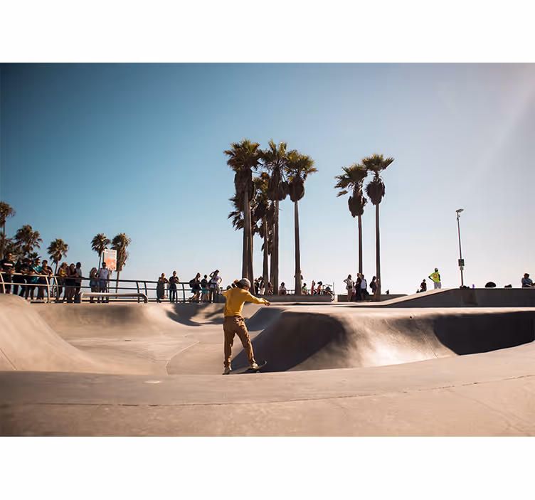 fototapety na stenu mesta skateboarding pri oceáne - Tenstickers