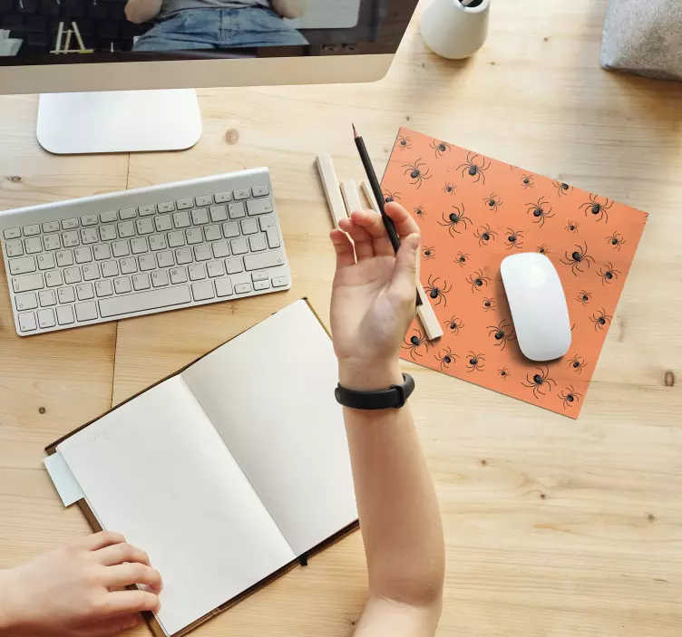 Desivý čierny pavúk na podložkách pod myš - Tenstickers