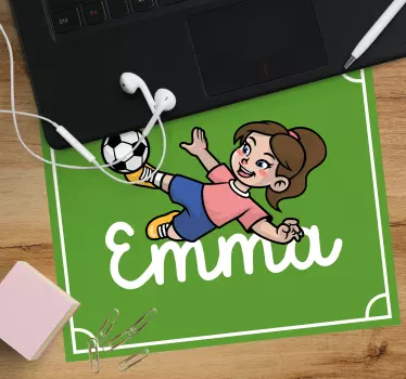 Podložka pod myš s menom dievča kopajúce loptu - Tenstickers
