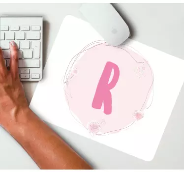 Podložka pod myš s menom elegantná personalizovaná iniciála - Tenstickers