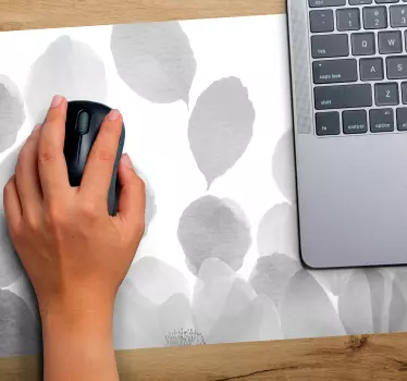 Podložka pod myš so vzorom elegantné kvetinové lupene - Tenstickers