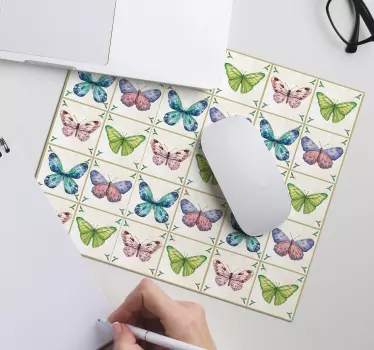 Podložka pod myš so vzorom farebná motýlia mozaika - Tenstickers