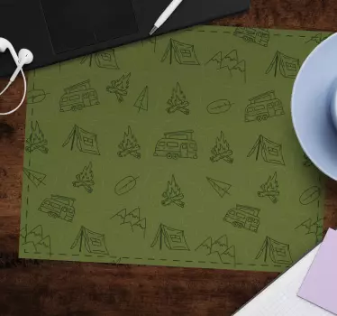 Podložka pod myš so vzorom kempingových tém - Tenstickers