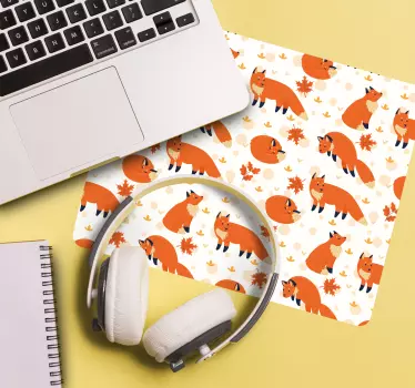 Podložka pod myš so vzorom rozkošných líšok - Tenstickers
