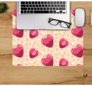 Podložka pod myš so vzorom roztomilé jahodové srdiečka - Tenstickers
