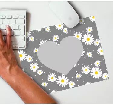 Podložka pod myš so vzorom vzor sedmokrásky srdca - Tenstickers