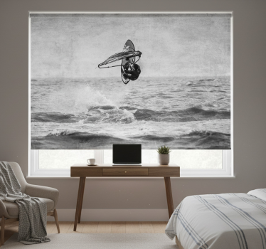 Sivá roleta windsurf v bielej a čiernej - Tenstickers