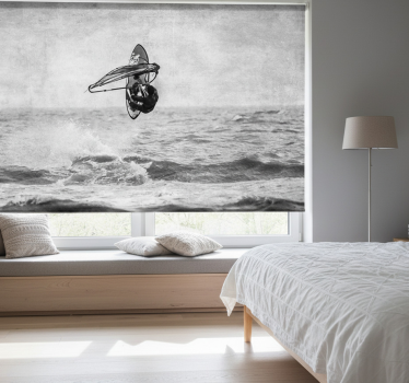Sivá roleta windsurf v bieločiernej farbe - Tenstickers