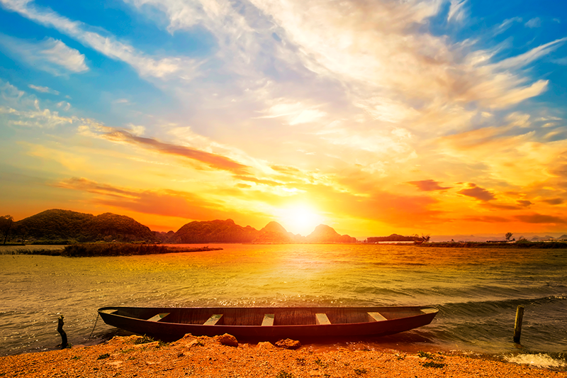 Moderné prestieranie na stôl západ slnka nad riekou - Tenstickers