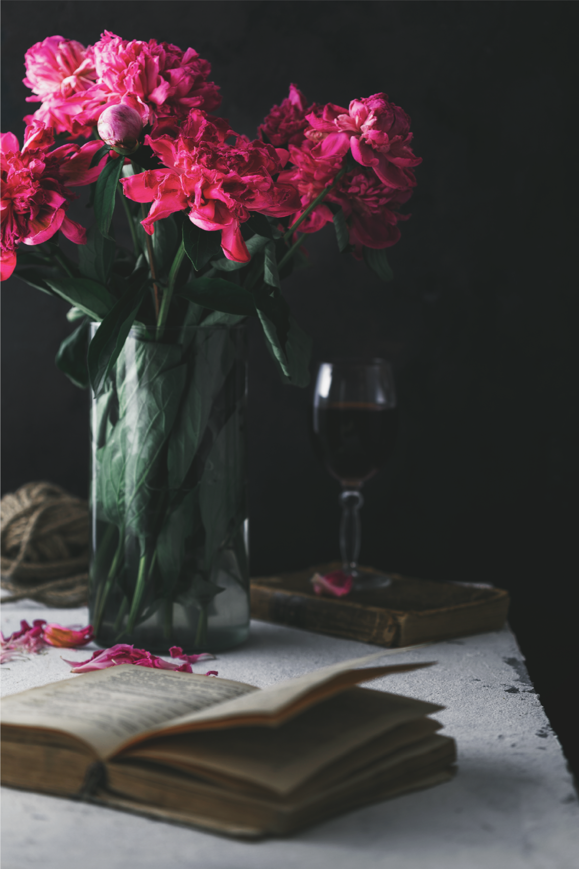 Plagát na izbu s pohárom vína a vázou - Tenstickers