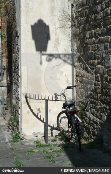 Plagát krajiny s bicyklom a lampou v tieni - Tenstickers