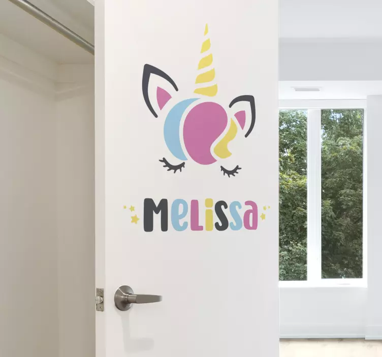 Personalizovaná nálepka na dvere s menom jednorožca - Tenstickers