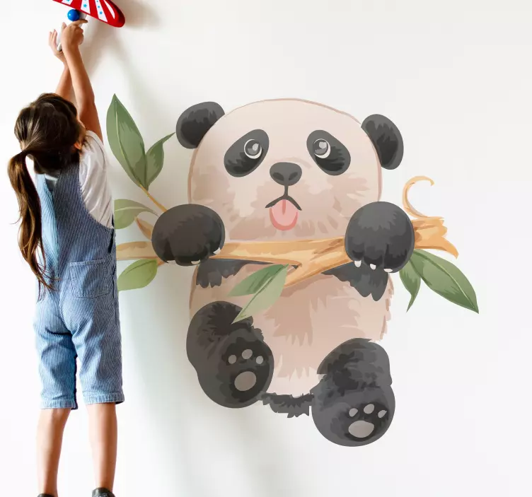 Panda visiaca na vetve stromu obtlač zviera - Tenstickers