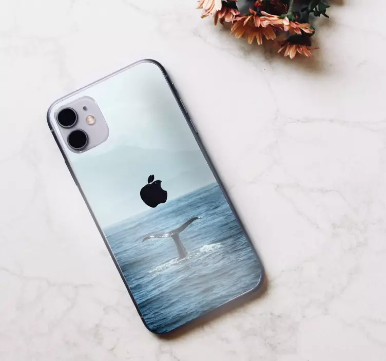 Veľrybí chvost vychádzajúci z mora obtisky iphone - Tenstickers