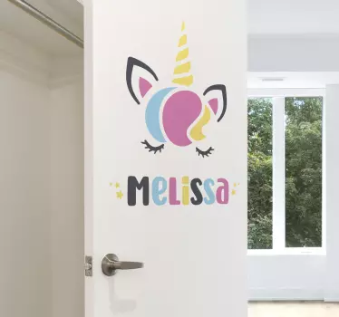 Personalizovaná nálepka na sklenené dvere s menom jednorožca - Tenstickers