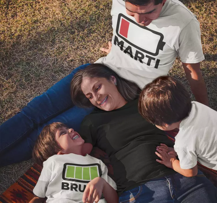 Rodič bez batérií otec a syn košeľa - Tenstickers