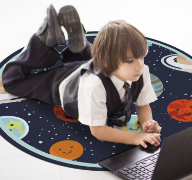 Detský vinylový koberec s úsmevom na planéte slnečnej sústavy - Tenstickers