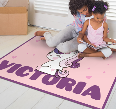Fialový jednorožec s vinylovým kobercom prispôsobeným na meno - Tenstickers