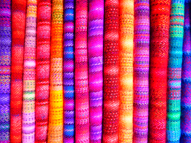 Vinylový koberec z farebných textilných pruhov - Tenstickers